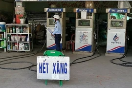 Xăng giảm, dầu tăng: Petrolimex kêu than lẽ gì?