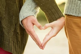 Người yêu tặng dây chuyền giả, lời anh nói làm em bật khóc