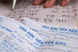 Làm gì khi nhận hóa đơn tiền điện tăng cao?