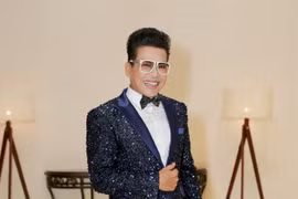 Thanh Bạch U70 - chăm tô son dặm phấn, vàng đeo theo ký