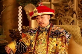 Người duy nhất dám mặc long bào vua Càn Long trong Tử cấm thành
