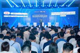 Kinh tế Việt Nam đang ở đáy chữ U, bắt đầu phục hồi nhẹ