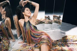 Minh Tú bị đào ảnh cũ với style bà thím đón Tết 