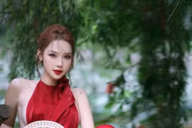 Newsfeed Rate: Mỹm Trần hớ hênh với yếm đào