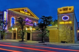 Dính nợ xấu, đại gia Huy “máy nổ” bị siết nợ nhà gỗ 650 tỷ?