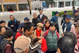 Lo ‘vòi bạch tuộc’ du lịch 0 đồng từ việc khách Trung Quốc ồ ạt qua Móng Cái