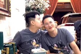 Hà Trí Quang tận tâm chăm sóc cho Thanh Đoàn bị bệnh 