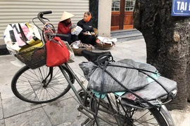 Chọn nghề đồng nát, cô gái vui chuyện món hời từ 'rác'