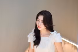 Đặng Thu Thảo: Diện đồ đơn giản nhưng 'bóc giá' lại bỏng cả tay!