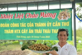 Tỷ phú miền Tây bén duyên, làm giàu với cây thanh nhãn