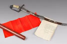 Đấu giá kim bài của vua Khải Định, kiếm báu của vua Hàm Nghi