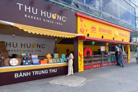Rằm tháng 8 cận kề, bánh trung thu vẫn vắng khách
