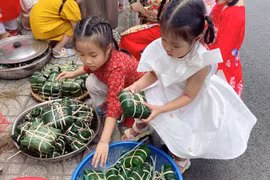 Tết đến, cha mẹ nên dạy trẻ những gì?