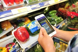 Chùm ảnh: Thanh toán mã QR từ mua bán vỉa hè tới Trung tâm thương mại 