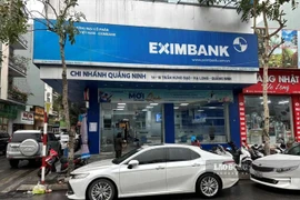 Vụ nợ xấu 8,8 tỷ đồng: Chủ thẻ đã làm việc với Eximbank