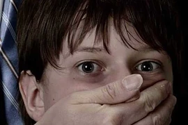 Vì tình mới, người mẹ trẻ làm chuyện điên rồ với con ruột