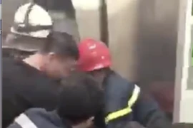 Giải cứu 21 người mắc kẹt thang máy ở TP HCM