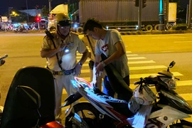 Chỉ trong 1 giờ, CSGT cửa ngõ Sài Gòn bắt hàng chục 'ma men' trên xa lộ