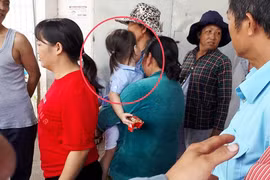 Nghi án chồng hờ giết vợ rồi tự tử trước mặt con gái 3 tuổi