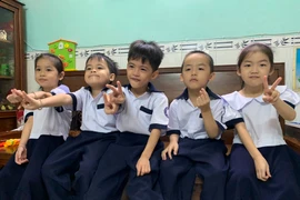 Những đứa trẻ trong ca sinh 5 đầu tiên ở Việt Nam tung tăng vào lớp 1