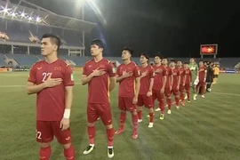 Video: Quốc ca Việt Nam bị tắt tiếng “vì lý do bản quyền” ở AFF Cup