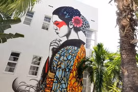 Video vẽ tranh tường cao tới 60cm gây sốt