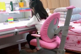 Video: Cười ngất với tuyệt chiêu trị con gái không tập trung học bài