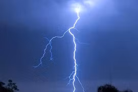 Phó công an huyện ở Cà Mau bị sét đánh giữa đường