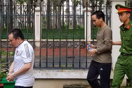 Đại úy công an chở thuốc lá lậu ở Sóc Trăng