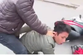 Video: Cảnh sát hình sự Hà Nội hóa trang bắt nhóm trấn lột như phim hành động