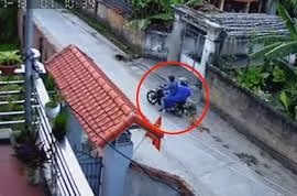 ​Video: Phẫn nộ 2 thanh niên quăng thòng lọng trộm chó trong nháy mắt