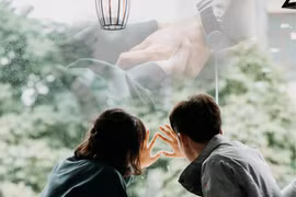 ​Làm những điều này trước khi ngủ, cho tiền chồng cũng không dám thèm "của lạ"