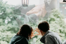 ​Làm những điều này trước khi ngủ, cho tiền chồng cũng không dám thèm "của lạ"