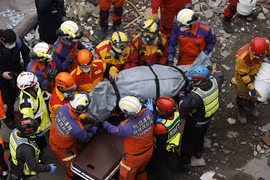 Động đất Đài Loan: Cặp đôi đến chết vẫn còn ôm nhau