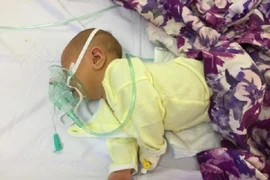 Lạng Sơn: Cắt rốn bằng kéo tại nhà, bé trai người Dao tử vong