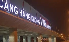 Video: Hy hữu người tâm thần đột nhập sân bay Vinh, lên máy bay VNA sắp cất cánh