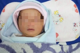 Nữ chủ tịch phường nói về nhóm người quỳ lạy trước nhà xin lại con