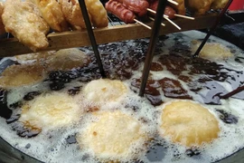 Mùa này lên Cao Bằng ăn bánh "áp chao" nóng hổi siêu ngon