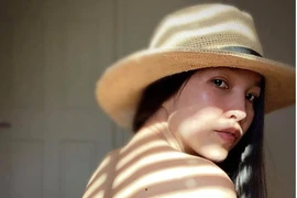 Hiền Thục lên tiếng sau bức ảnh lấy tay che ngực trần gây tranh cãi