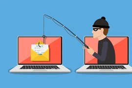 ‘Dụ’ bé gái 12 tuổi chụp ảnh khỏa thân gửi qua Facebook