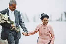 Những chuyện tình “vợ nhặt” cảm động ở Việt Nam