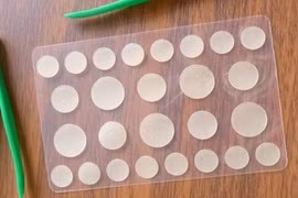 Soi miếng dán mụn thần thánh giới trẻ đang săn lùng