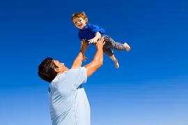 Chơi đùa kém hiểu biết, cha mẹ khiến con mang tật suốt đời