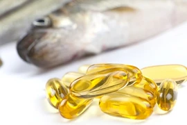 Ăn cá hoặc uống viên dầu cá, cách nào tốt hơn?