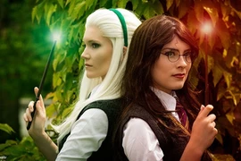 Trầm trồ ảnh cưới tuyệt đẹp của cặp đồng tính nữ mê cosplay