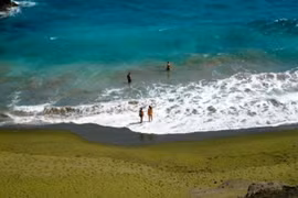 Chiêm ngưỡng những bãi biển đẹp kỳ lạ nhất thế giới