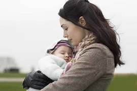 Mẹ đơn thân khổ sở khi suốt ngày bị gạ tình