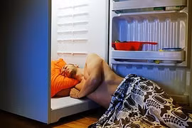 Mẹo ngủ ngon trong trời nắng nóng khi không có điều hòa