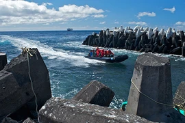 Khám phá hòn đảo xa xôi nhất thế giới