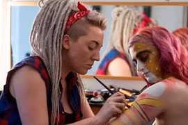 Phát hoảng gái trẻ mắc hội chứng sợ xấu, thích dùng dao xẻo thịt